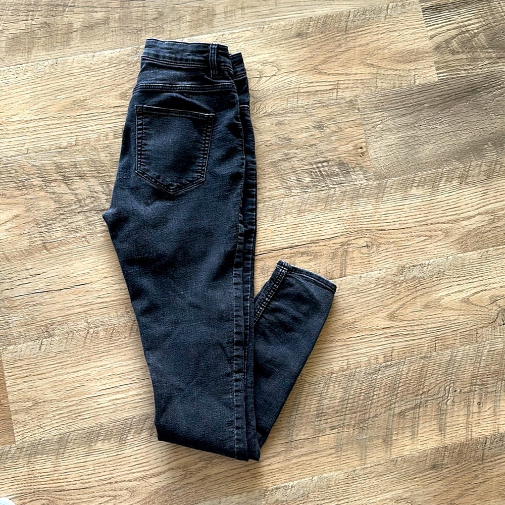 H&M black jeggings size 8